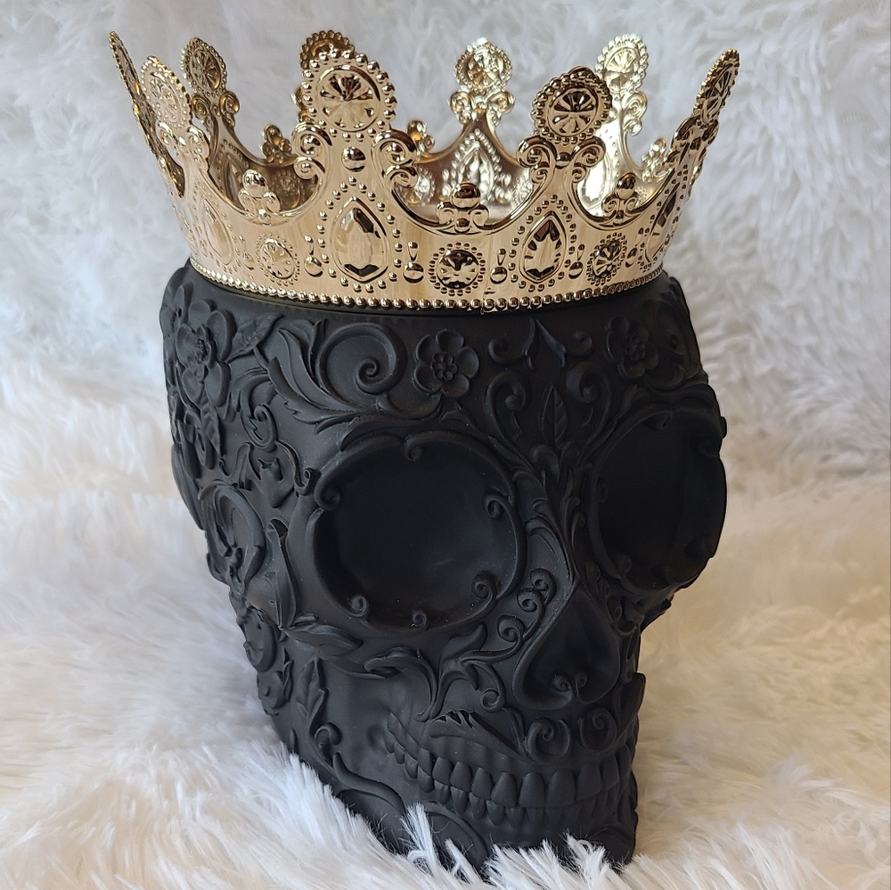 Bath & Body Works 2023 Skull Candle Holder - Picture 2 of 3